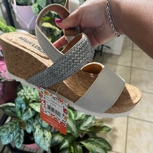 🩶 Muk Luks silver wedge sandals. NWT. Size 8. Check my closet for other colors